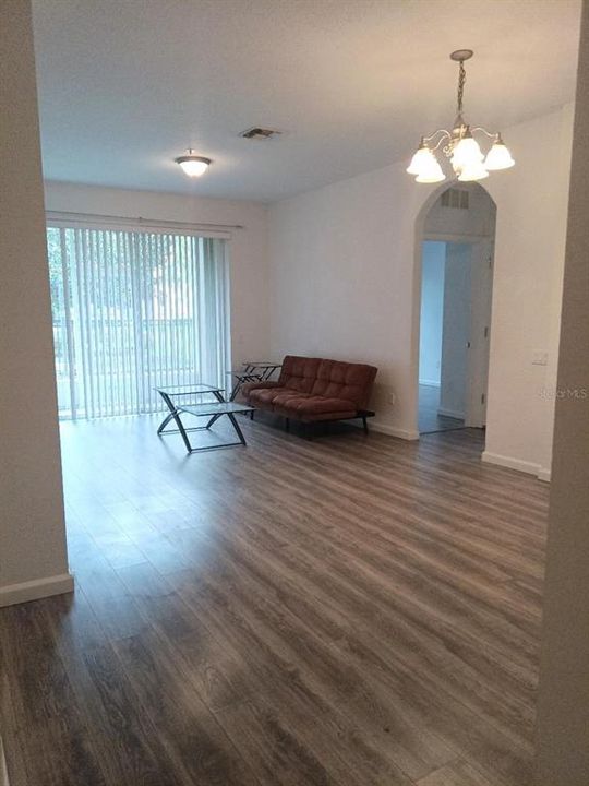 For Sale: $215,000 (3 beds, 2 baths, 1247 Square Feet)