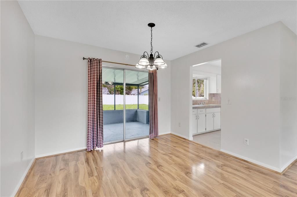 For Sale: $249,900 (2 beds, 2 baths, 1116 Square Feet)