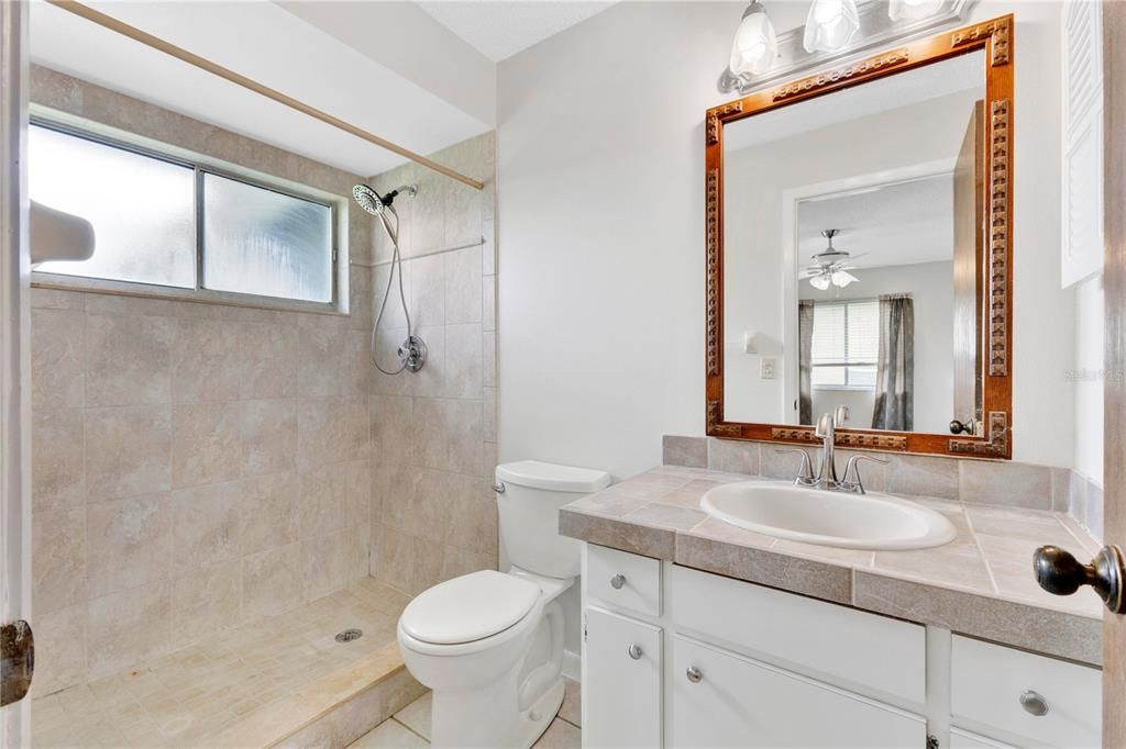 For Sale: $249,900 (2 beds, 2 baths, 1116 Square Feet)
