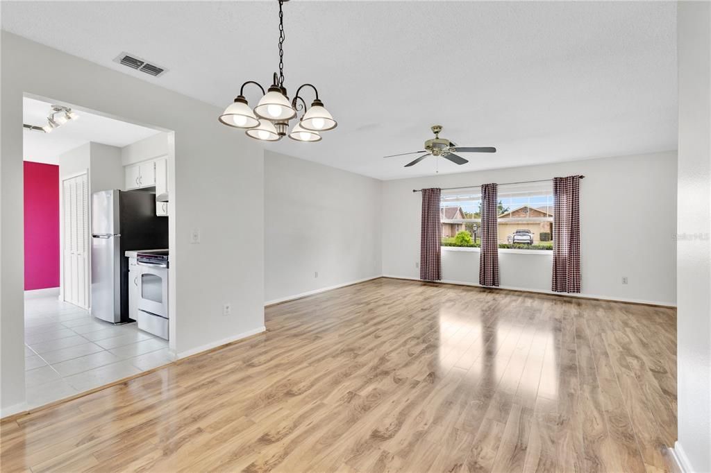 For Sale: $249,900 (2 beds, 2 baths, 1116 Square Feet)