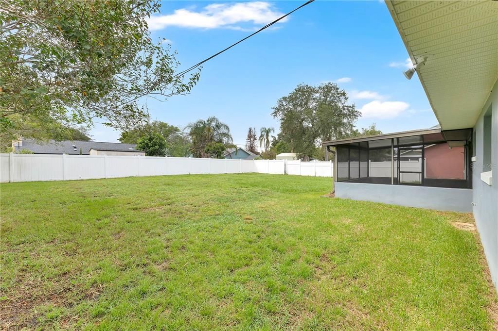 For Sale: $249,900 (2 beds, 2 baths, 1116 Square Feet)