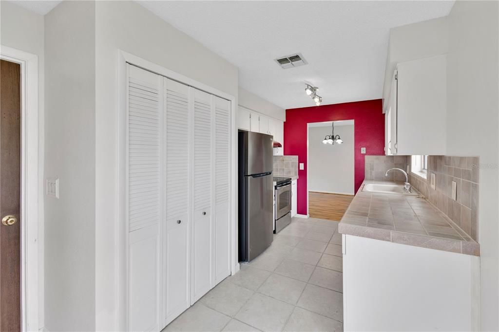 For Sale: $249,900 (2 beds, 2 baths, 1116 Square Feet)