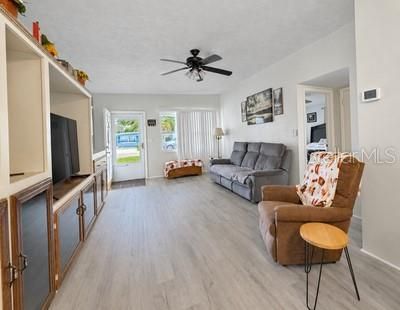 For Sale: $375,000 (2 beds, 1 baths, 1305 Square Feet)
