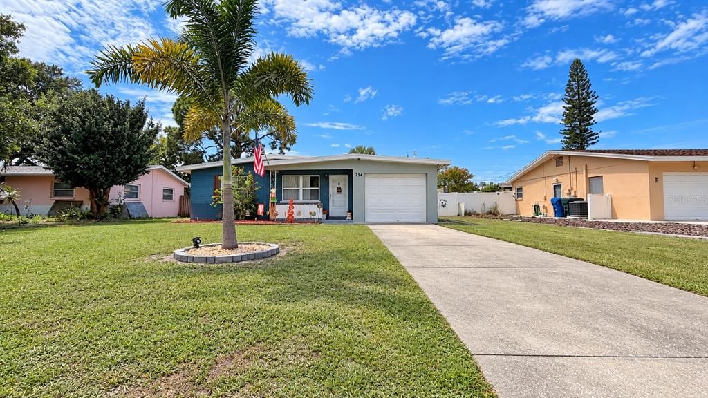 For Sale: $375,000 (2 beds, 1 baths, 1305 Square Feet)