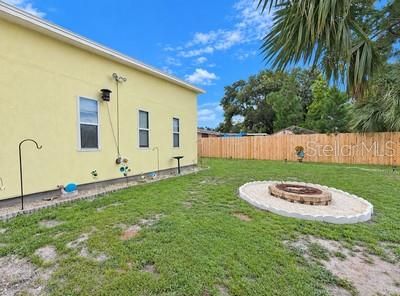 For Sale: $375,000 (2 beds, 1 baths, 1305 Square Feet)