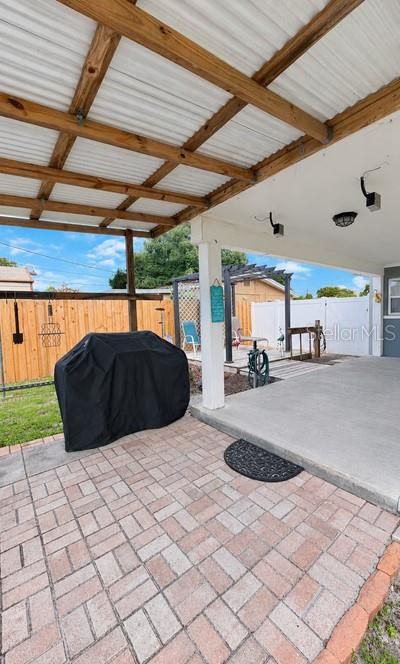 For Sale: $375,000 (2 beds, 1 baths, 1305 Square Feet)