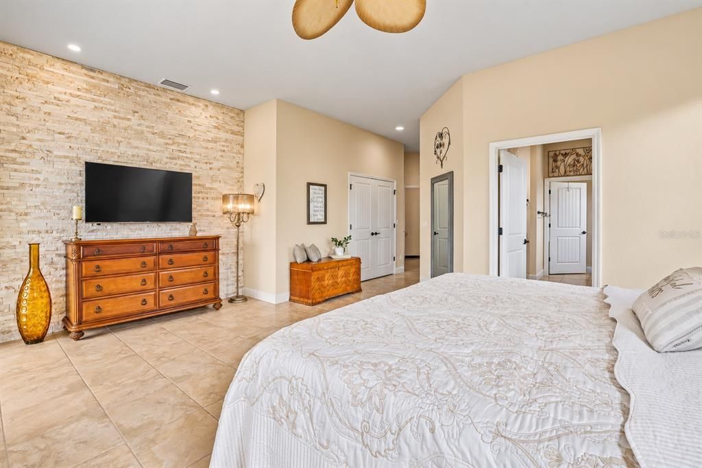 For Sale: $1,100,000 (3 beds, 3 baths, 2669 Square Feet)