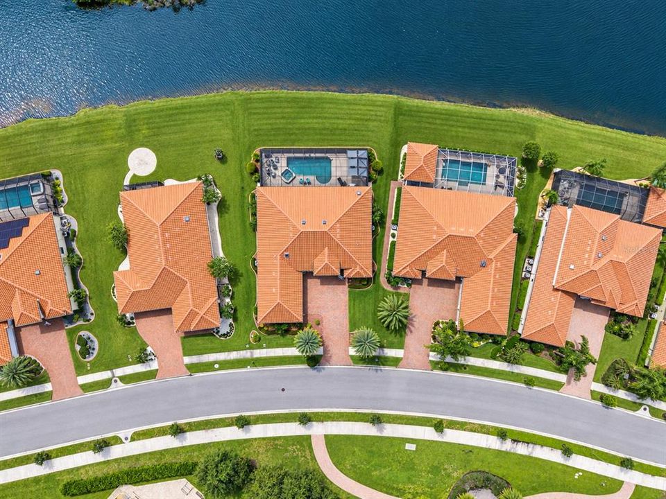 For Sale: $1,100,000 (3 beds, 3 baths, 2669 Square Feet)
