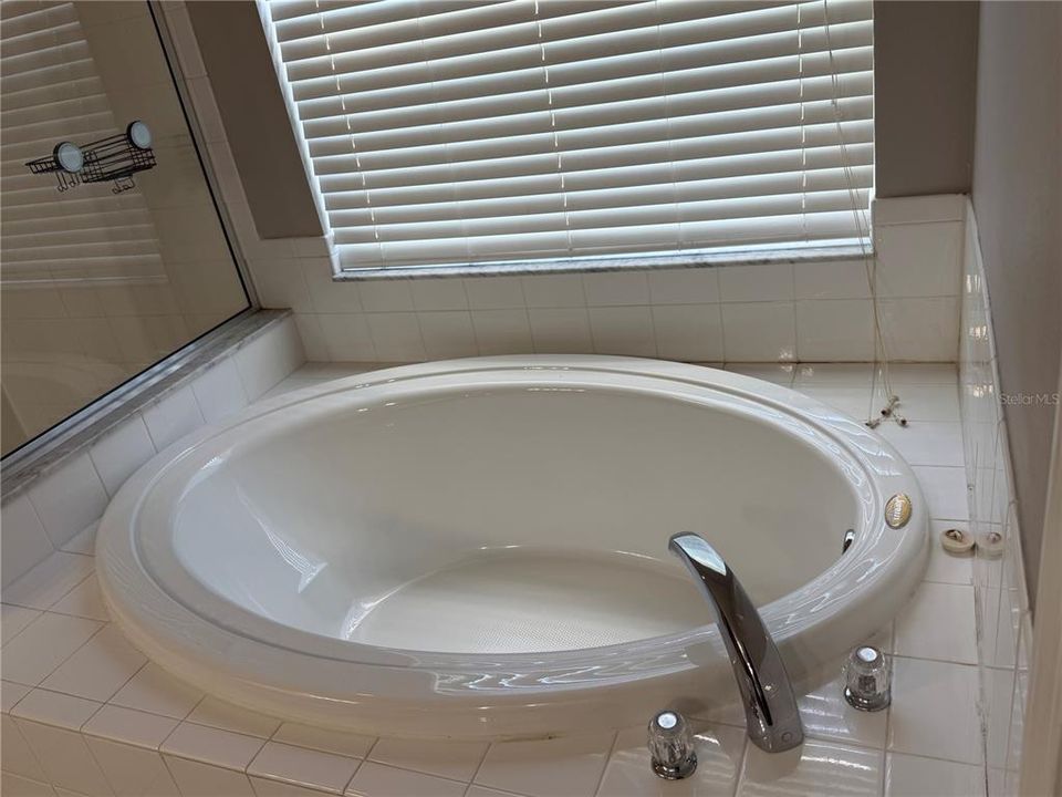 En Venta: $419,900 (4 camas, 3 baños, 2184 Pies cuadrados)