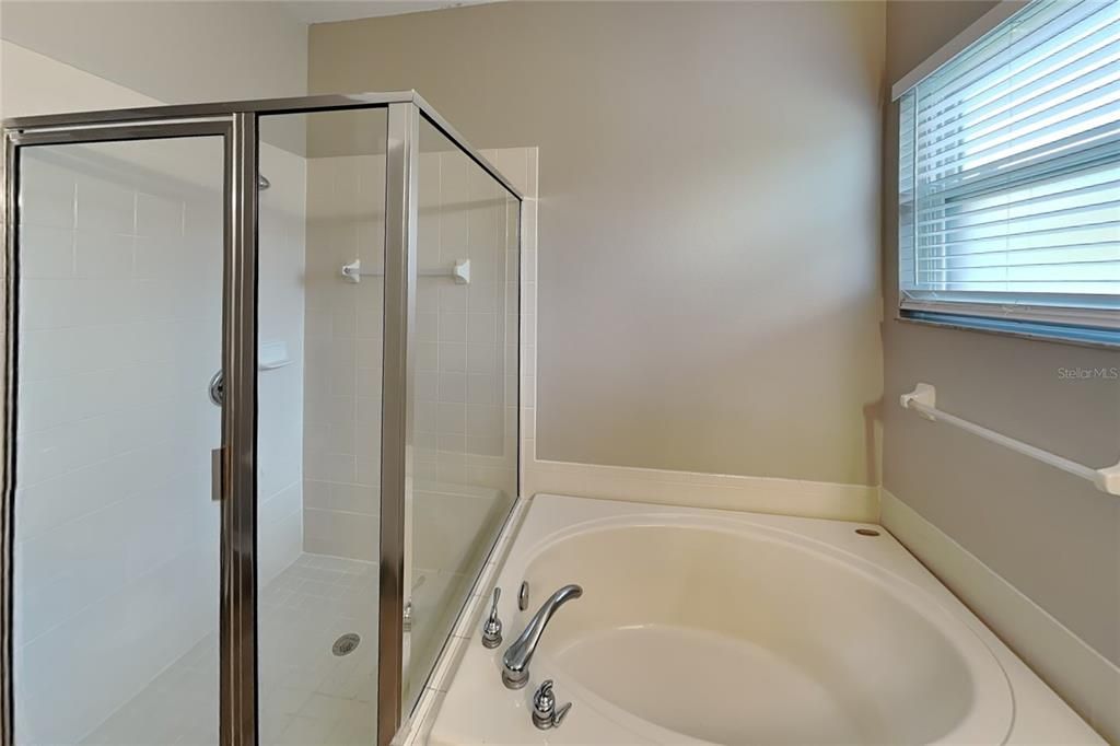 For Rent: $2,559 (4 beds, 3 baths, 2008 Square Feet)