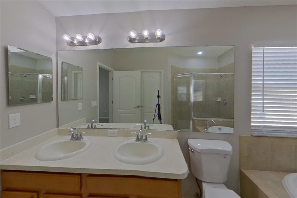 For Rent: $2,079 (4 beds, 2 baths, 2194 Square Feet)
