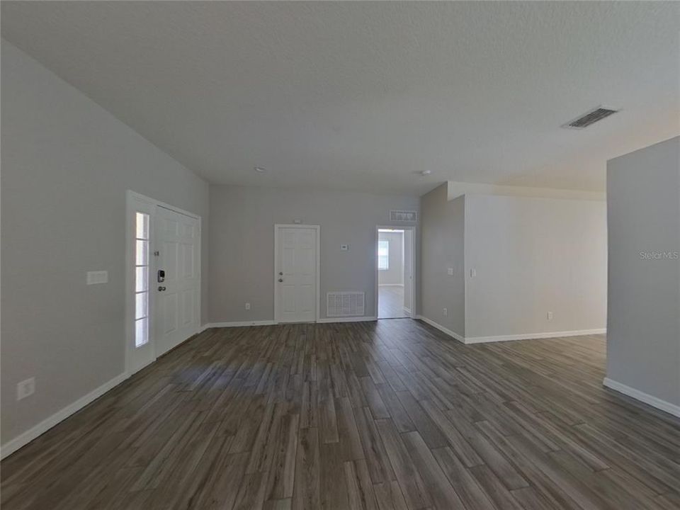 For Rent: $2,149 (4 beds, 2 baths, 1747 Square Feet)