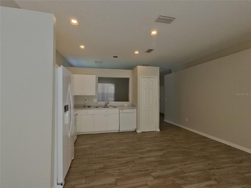 For Rent: $2,149 (4 beds, 2 baths, 1747 Square Feet)
