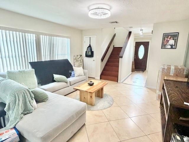 For Rent: $2,195 (3 beds, 2 baths, 1763 Square Feet)