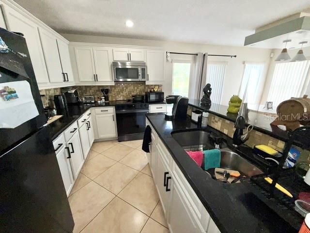 For Rent: $2,195 (3 beds, 2 baths, 1763 Square Feet)