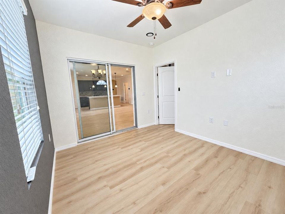 For Sale: $340,000 (5 beds, 4 baths, 1872 Square Feet)