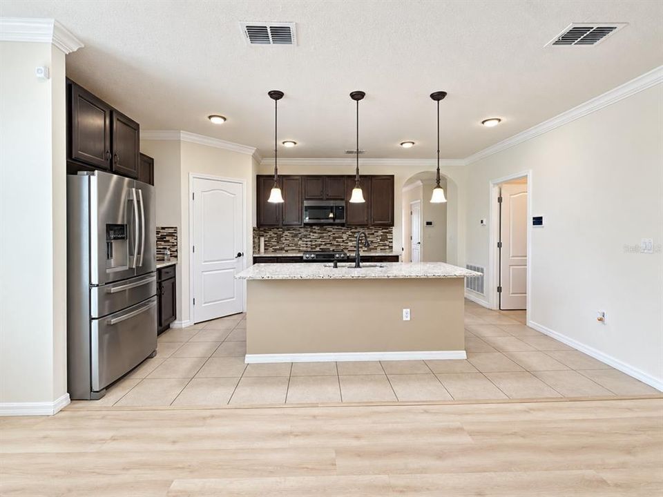 For Sale: $340,000 (5 beds, 4 baths, 1872 Square Feet)