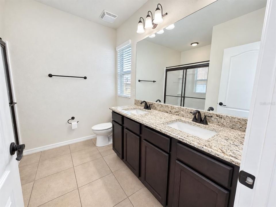 For Sale: $340,000 (5 beds, 4 baths, 1872 Square Feet)