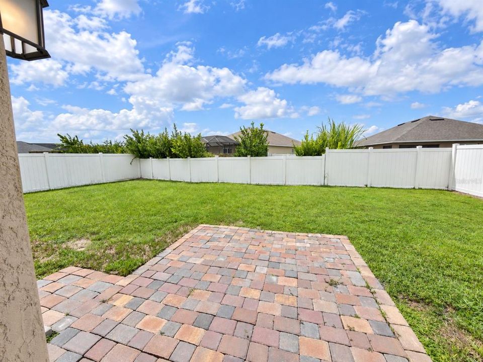 For Sale: $340,000 (5 beds, 4 baths, 1872 Square Feet)
