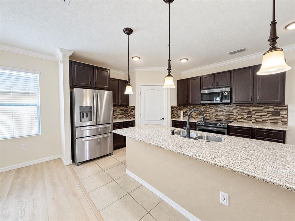 For Sale: $340,000 (5 beds, 4 baths, 1872 Square Feet)
