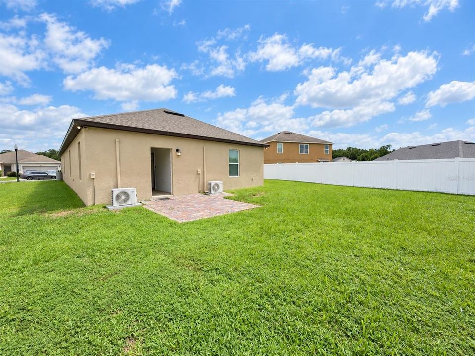 For Sale: $340,000 (5 beds, 4 baths, 1872 Square Feet)