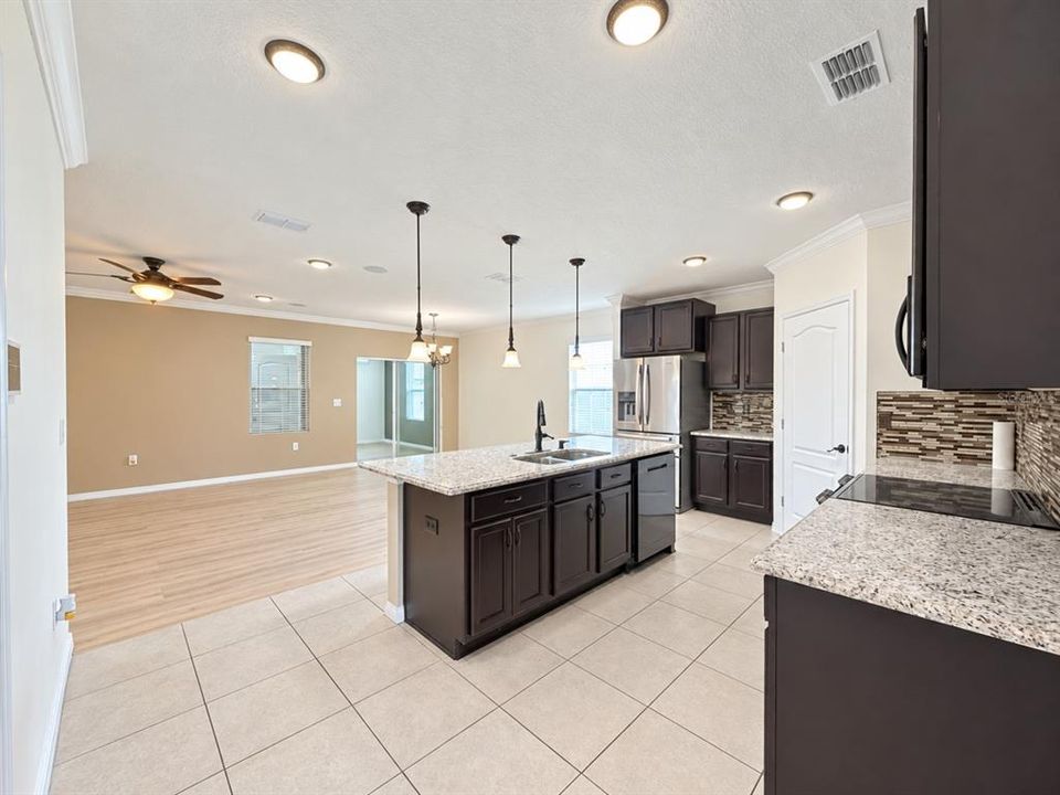 For Sale: $340,000 (5 beds, 4 baths, 1872 Square Feet)