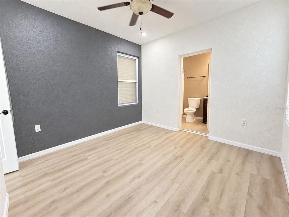 For Sale: $340,000 (5 beds, 4 baths, 1872 Square Feet)