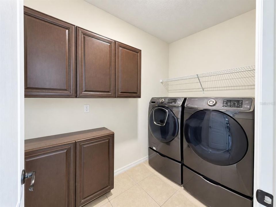 For Sale: $340,000 (5 beds, 4 baths, 1872 Square Feet)