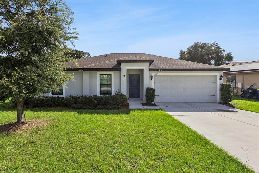 For Sale: $299,900 (3 beds, 2 baths, 1244 Square Feet)
