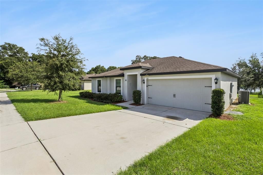 For Sale: $299,900 (3 beds, 2 baths, 1244 Square Feet)