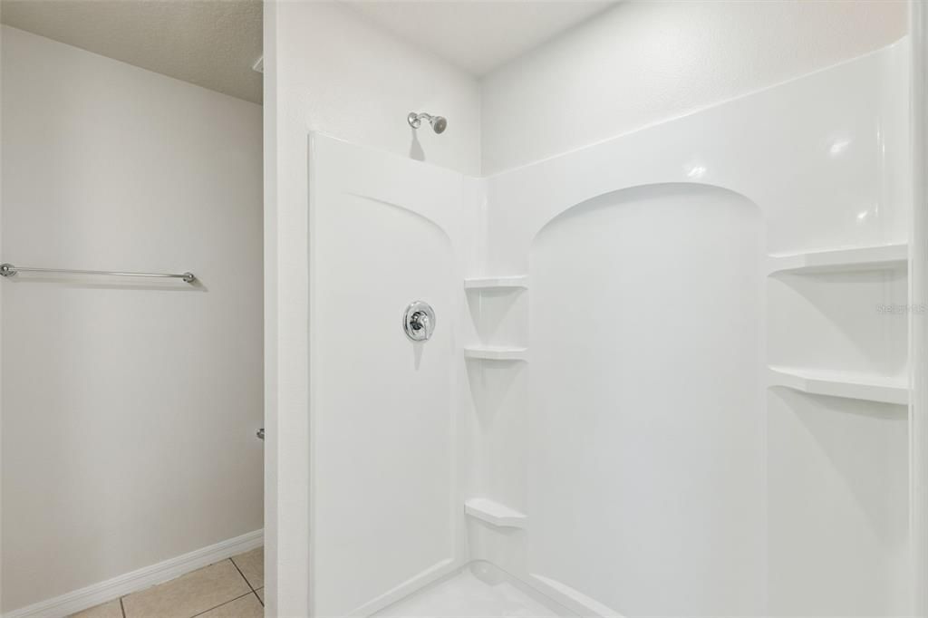 En Venta: $345,000 (5 camas, 3 baños, 1944 Pies cuadrados)