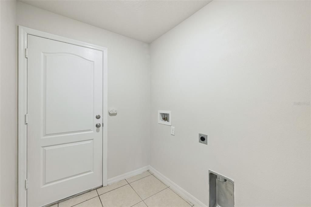 En Venta: $345,000 (5 camas, 3 baños, 1944 Pies cuadrados)