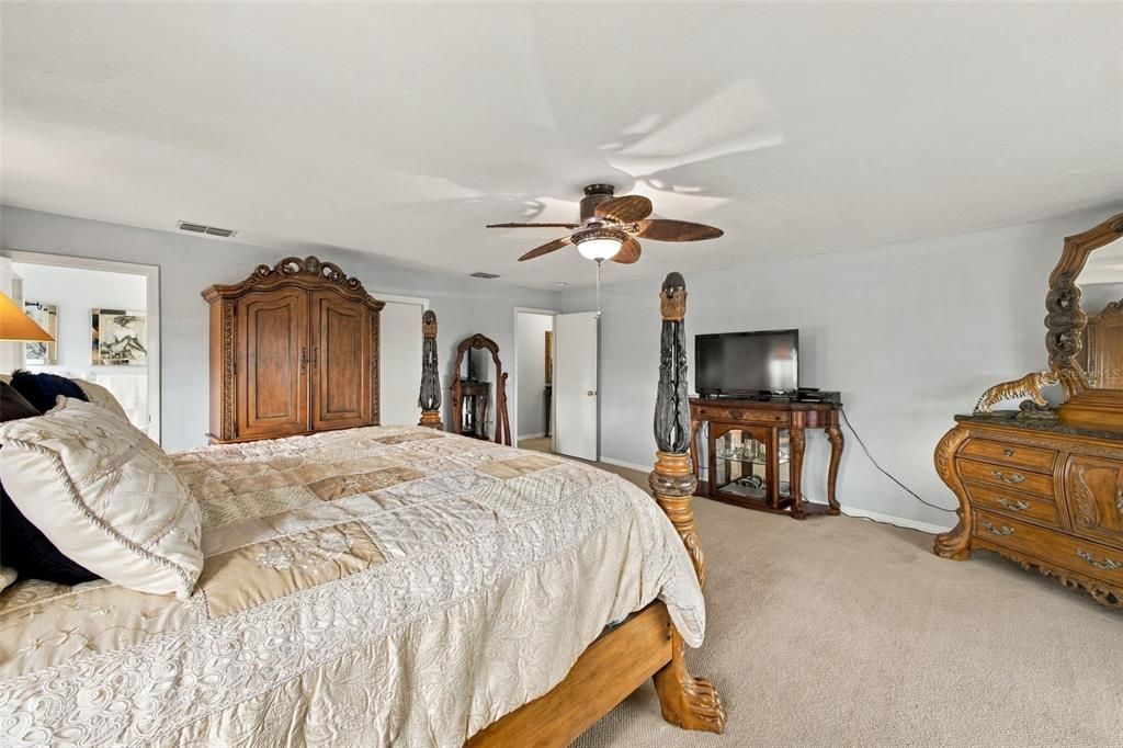 For Sale: $950,000 (3 beds, 3 baths, 2941 Square Feet)