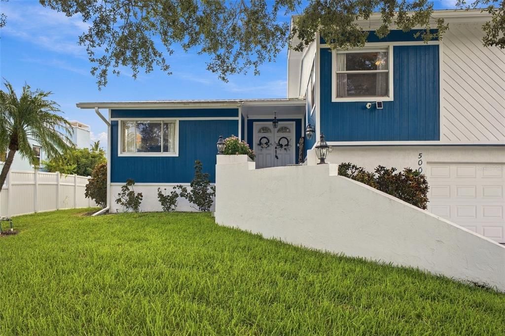 For Sale: $950,000 (3 beds, 3 baths, 2941 Square Feet)