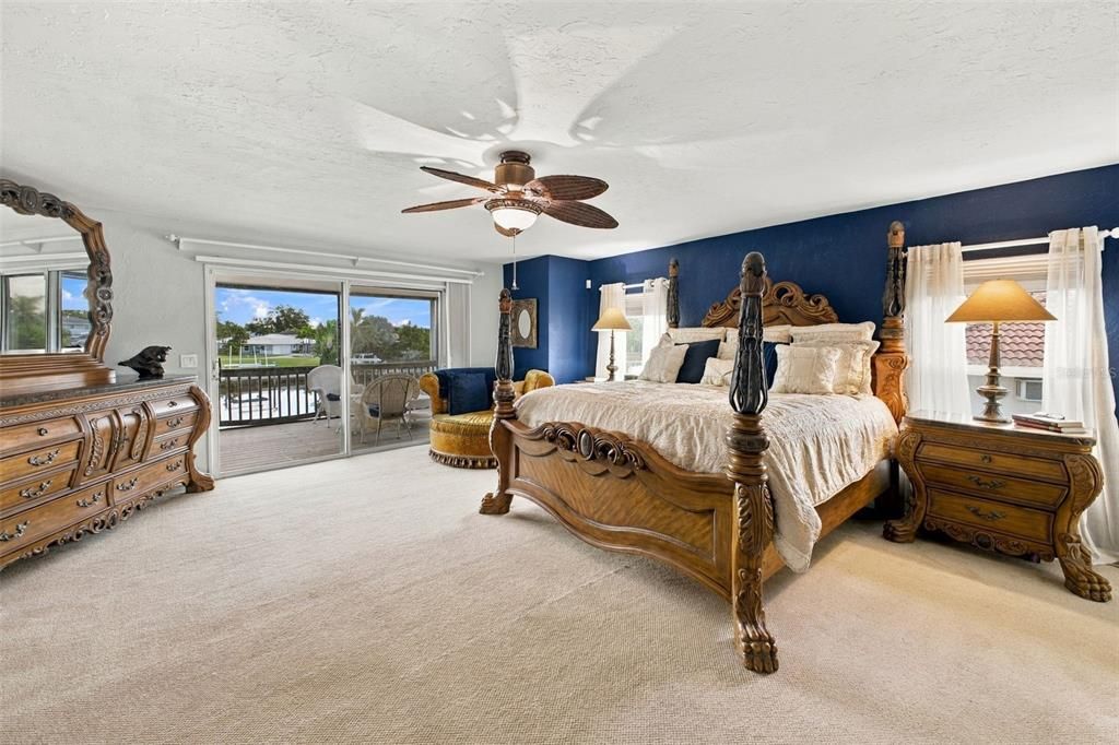 For Sale: $950,000 (3 beds, 3 baths, 2941 Square Feet)