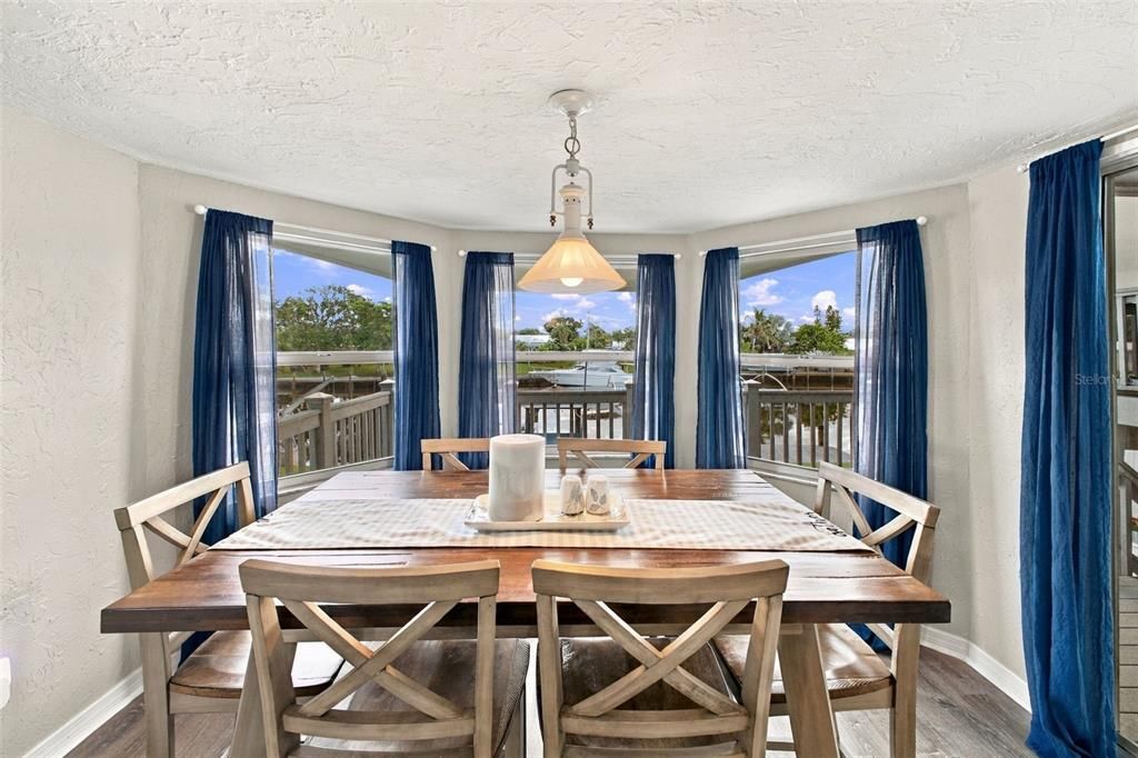 For Sale: $950,000 (3 beds, 3 baths, 2941 Square Feet)