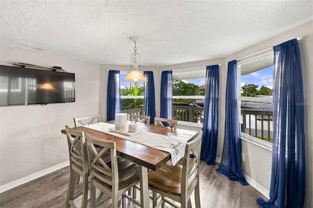 For Sale: $950,000 (3 beds, 3 baths, 2941 Square Feet)