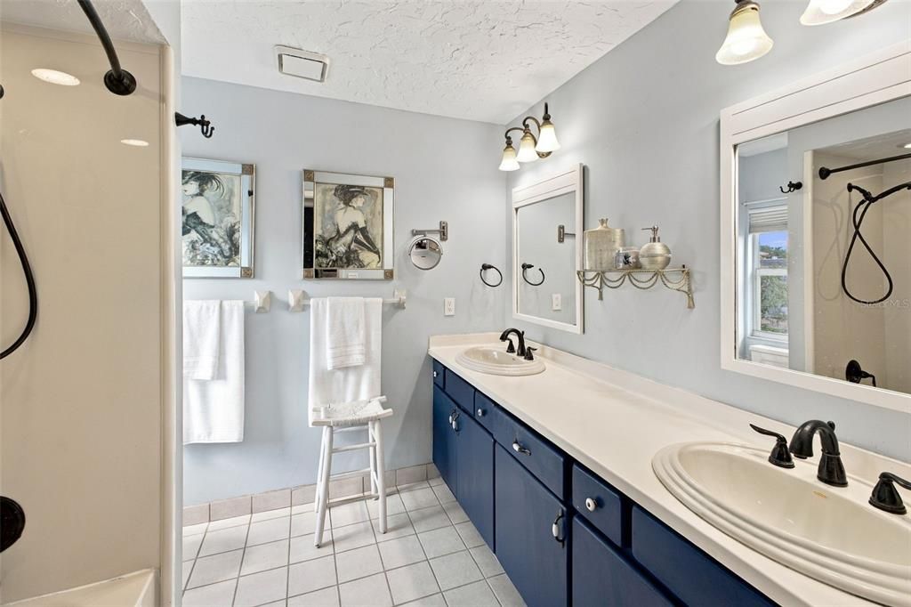 For Sale: $950,000 (3 beds, 3 baths, 2941 Square Feet)