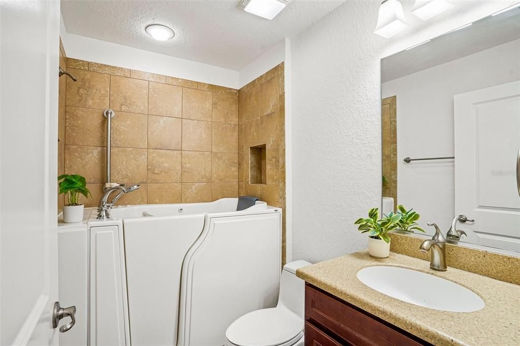 For Sale: $307,500 (3 beds, 2 baths, 1315 Square Feet)