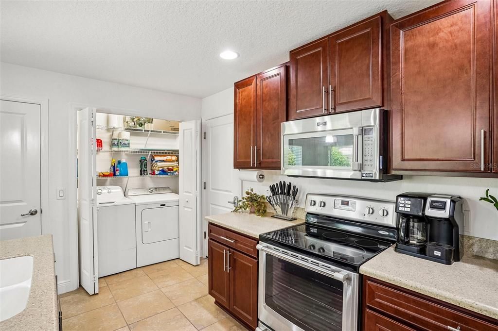 For Sale: $307,500 (3 beds, 2 baths, 1315 Square Feet)