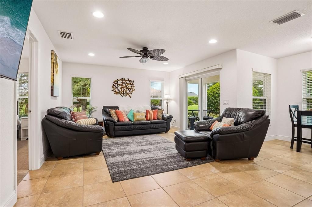 For Sale: $307,500 (3 beds, 2 baths, 1315 Square Feet)