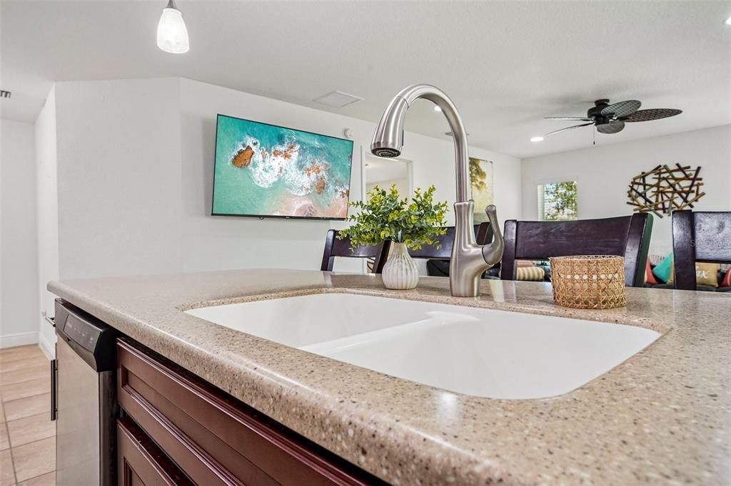 For Sale: $307,500 (3 beds, 2 baths, 1315 Square Feet)
