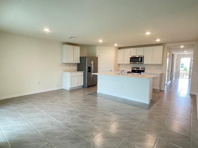 For Rent: $2,150 (4 beds, 2 baths, 1827 Square Feet)