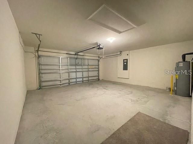 For Rent: $2,150 (4 beds, 2 baths, 1827 Square Feet)