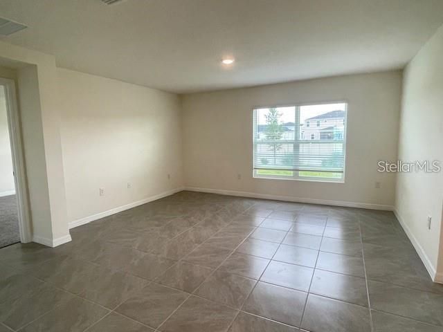 For Rent: $2,150 (4 beds, 2 baths, 1827 Square Feet)