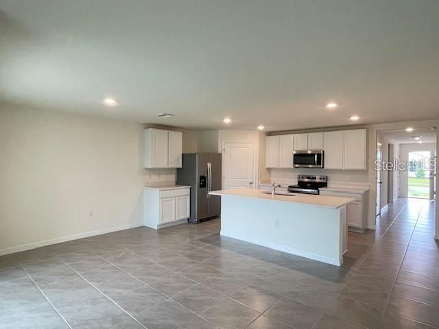 For Rent: $2,150 (4 beds, 2 baths, 1827 Square Feet)