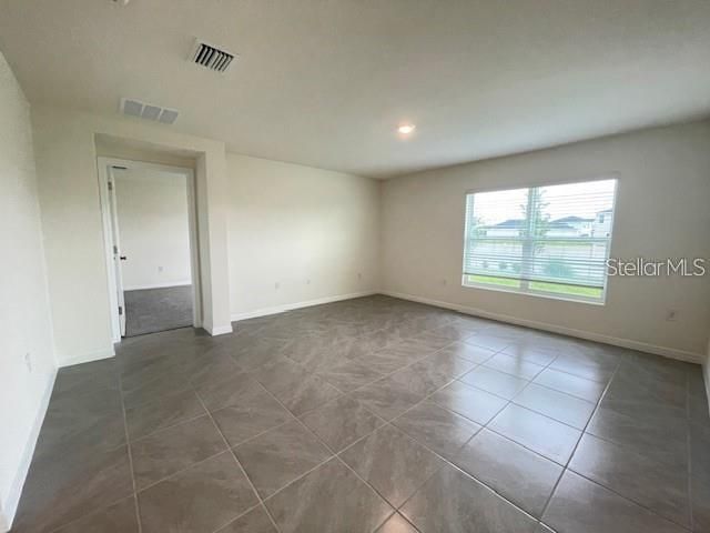 For Rent: $2,150 (4 beds, 2 baths, 1827 Square Feet)