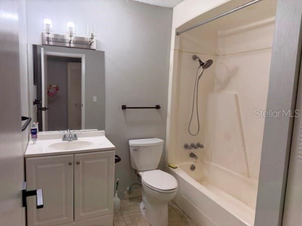 For Rent: $1,200 (1 beds, 1 baths, 702 Square Feet)