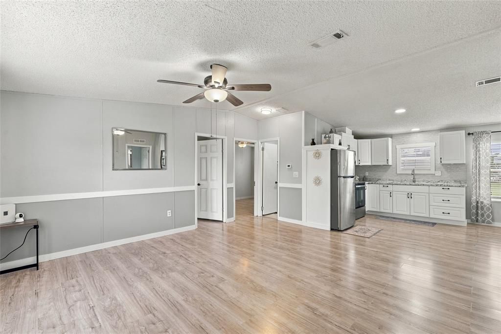 For Sale: $149,900 (3 beds, 2 baths, 1040 Square Feet)