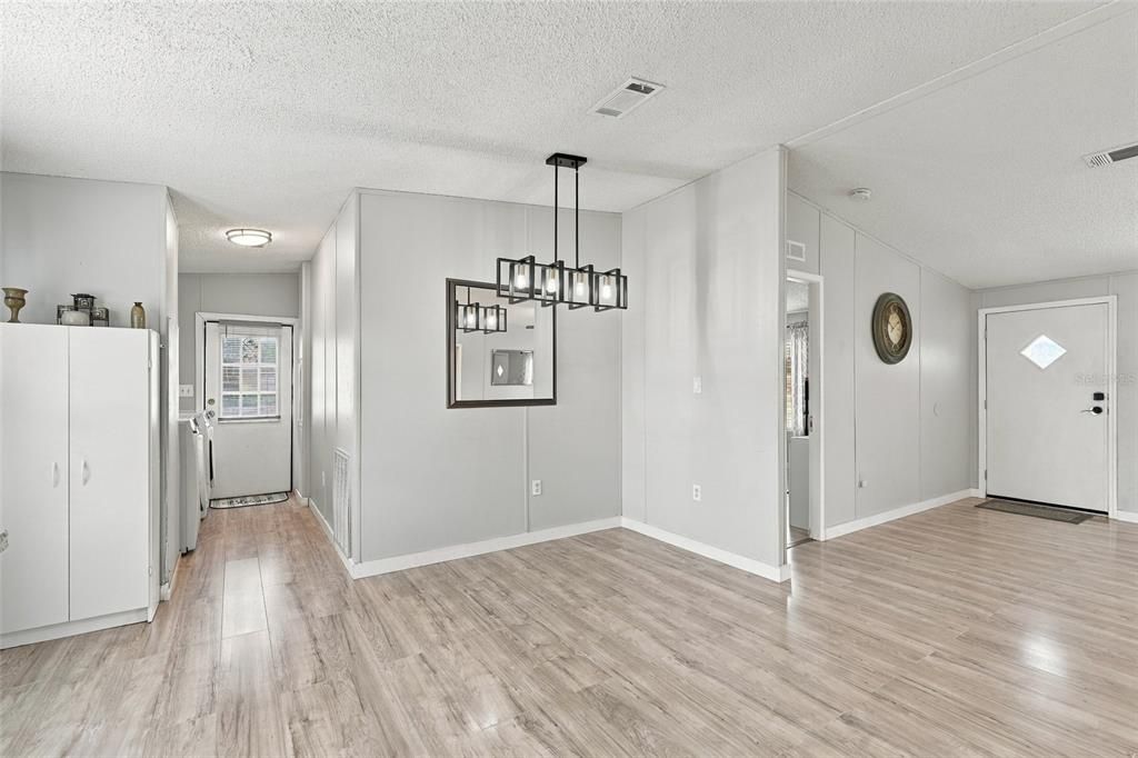 For Sale: $149,900 (3 beds, 2 baths, 1040 Square Feet)